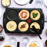 Mini crêpes garnies de fromage, jambon, chocolat, sauce tomate, épinards, compote, miel et noix. Parfait pour une garniture pour mini crêpe party.