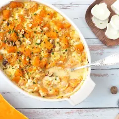 Gratin de courge butternut crémeux aux noisettes et fromage de chèvre. Une idée gourmande pour savoir que faire avec des butternut.