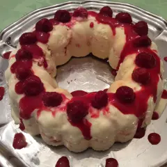 Vacherin glacé aux framboises, une recette facile à réaliser avec votre moule Tupperware. Délicieux et rafraîchissant !