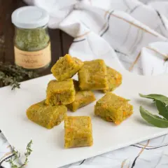 Des cubes de bouillon maison aux légumes, parfaits pour relever vos plats. Un concentré de saveurs naturelles.