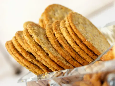 Crackers au fromage maison, fins et croustillants