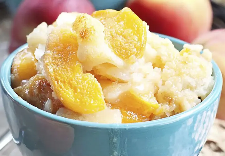 Un délicieux crumble aux nectarines, parfait pour une recette facile et gourmande.
