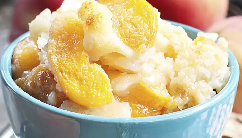 Un délicieux crumble aux nectarines, parfait pour une recette facile et gourmande.