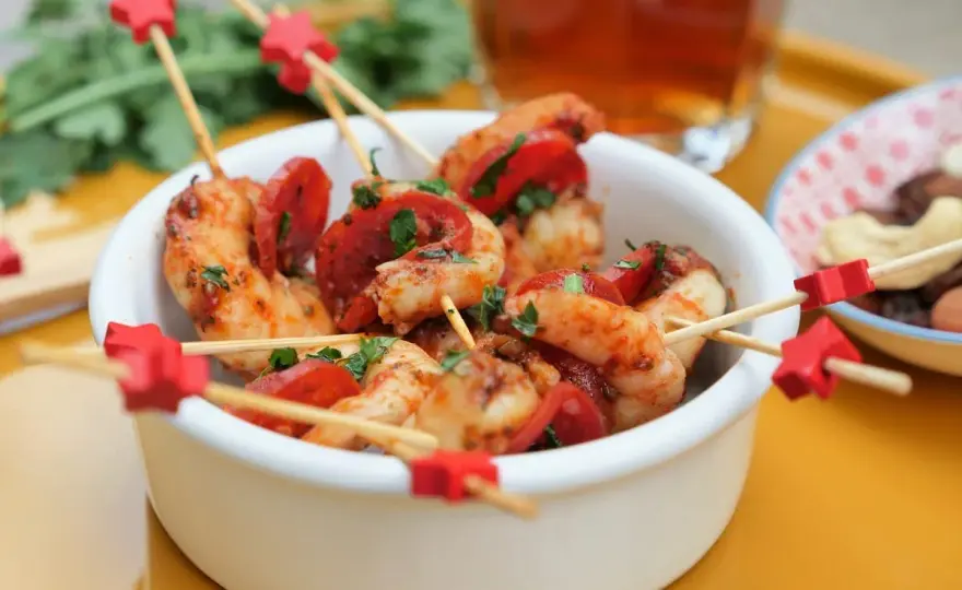 Brochettes de crevettes au chorizo faciles pour l’apéritif