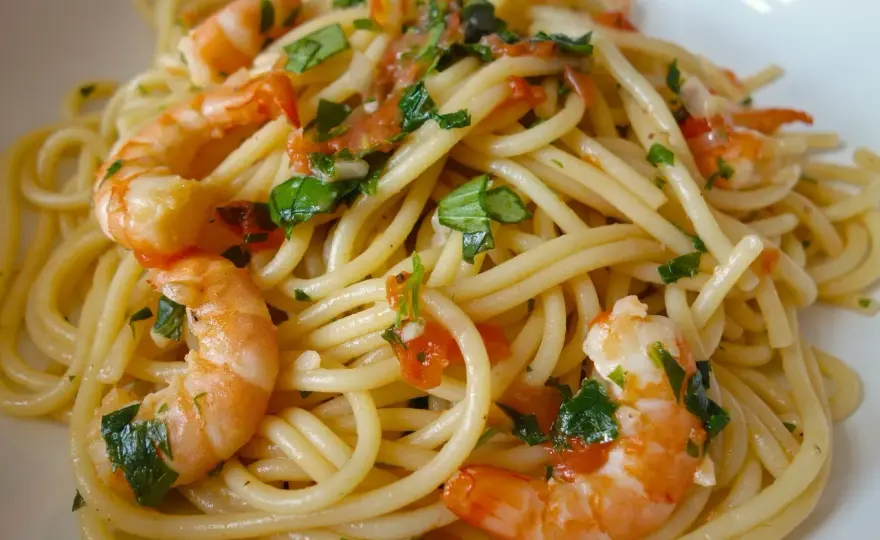 Spaghettis crevettes ail persil - La recette parfaite en 20 min