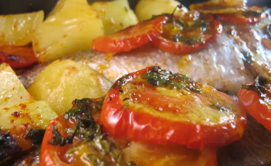 Dorade au four à la portugaise, moelleuse et parfumée