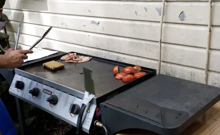 Barbecue à gaz avec bouteille - branchement et cuisson