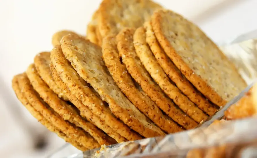 Crackers au fromage maison, fins et croustillants