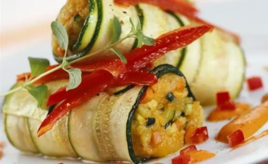 Lamelles de courgette réussies, de la découpe à la sauce