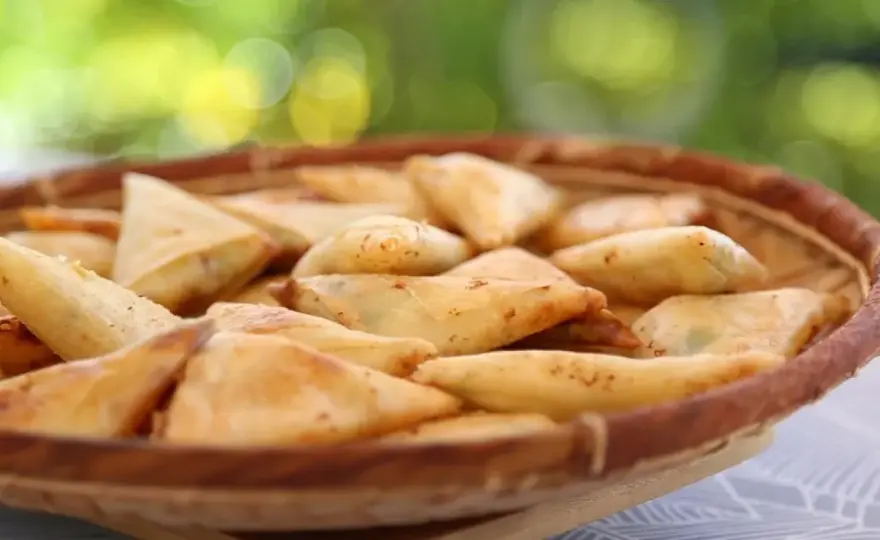 Samoussas aux pommes de terre et au fromage croustillants