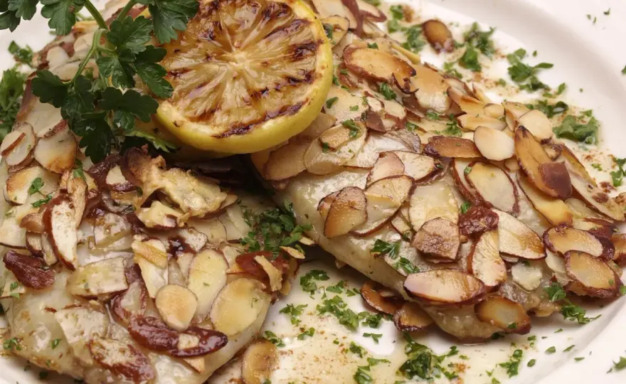 Truite aux amandes à la poêle, tendre et croustillante