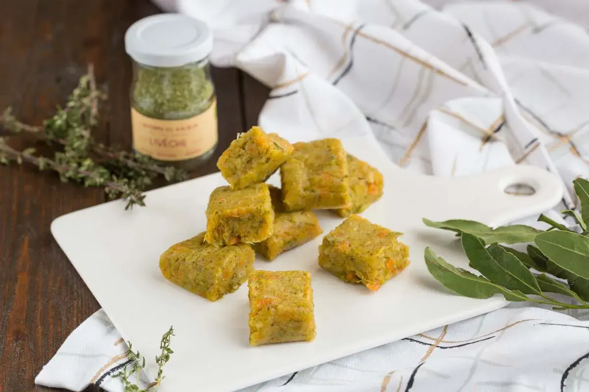 Des cubes de bouillon maison aux légumes, parfaits pour relever vos plats. Un concentré de saveurs naturelles.
