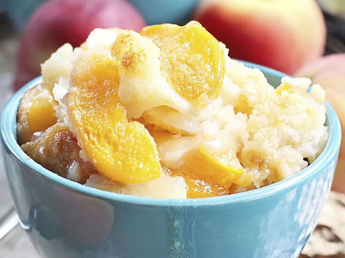 Un délicieux crumble aux nectarines, parfait pour une recette facile et gourmande.