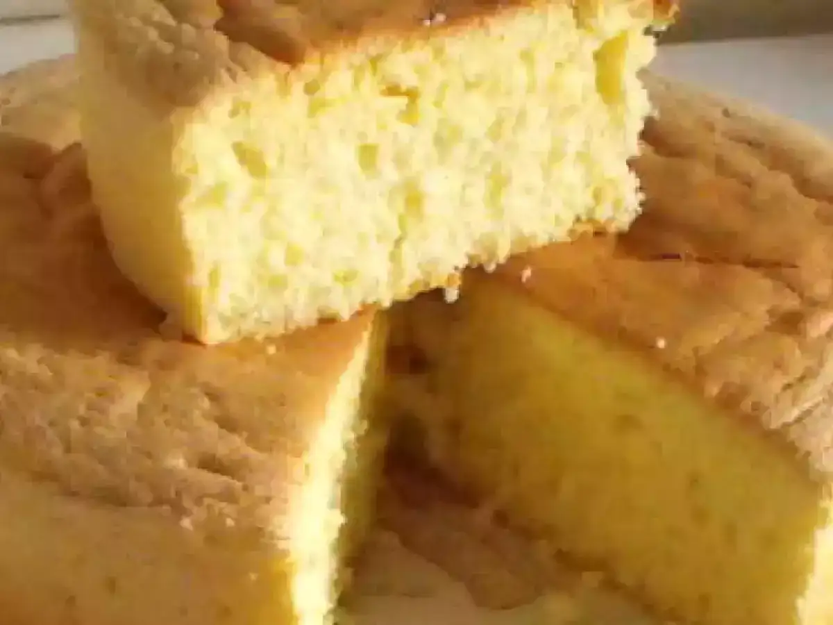 G&acirc;teau des anges l&eacute;ger et a&eacute;rien, parfait pour accompagner votre caf&eacute;. Une recette facile &agrave; r&eacute;aliser gr&acirc;ce &agrave; Marmiton.