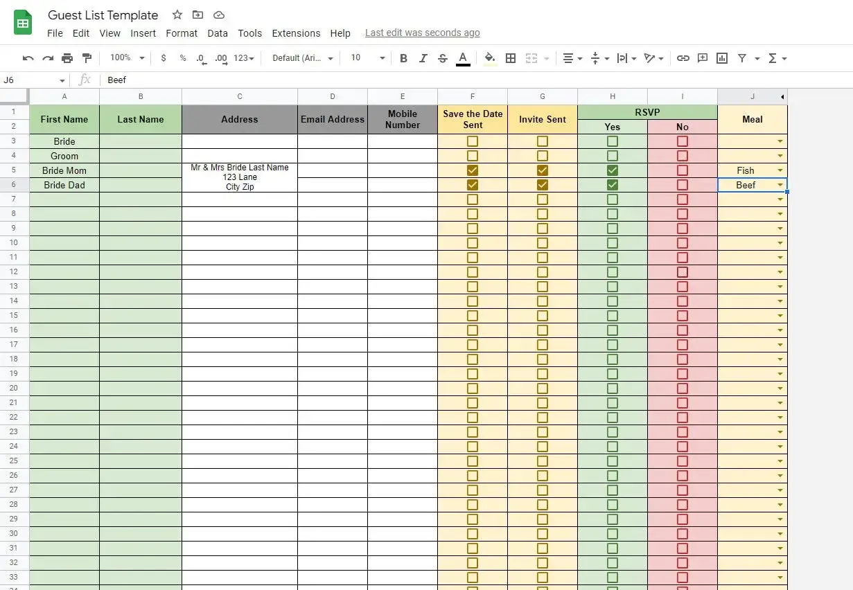 Tableau de liste invités mariage avec noms, adresses, statuts d'envoi et RSVP.