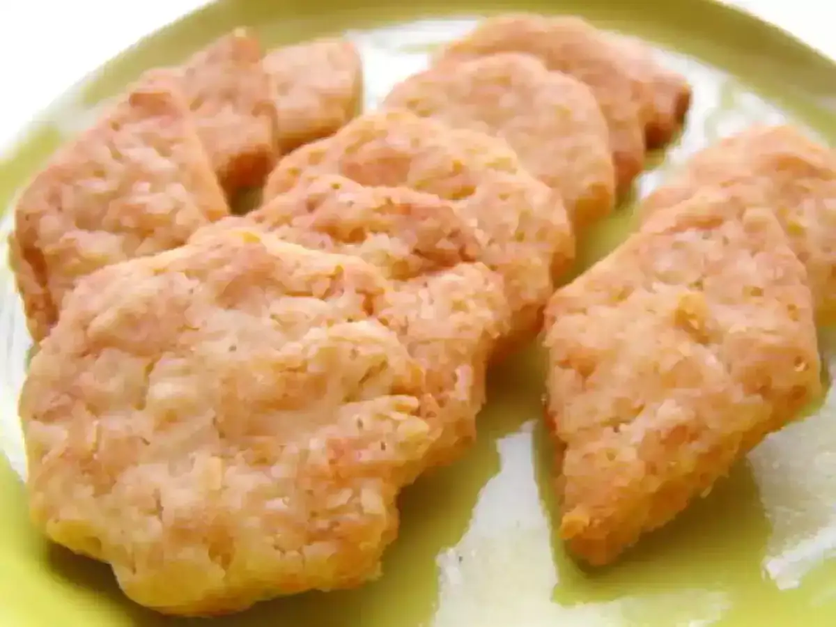 Délicieux crackers au fromage, parfaits pour accompagner votre prochaine recette de crackers fromage.