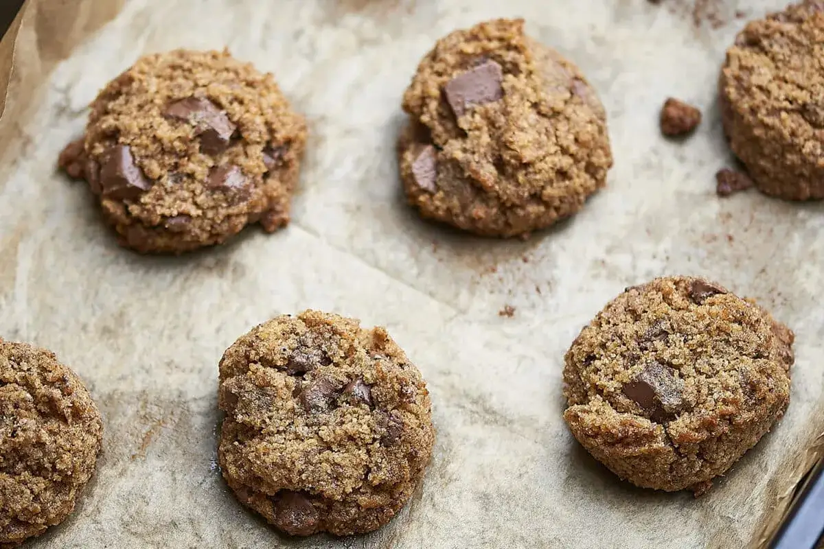 Délicieux biscuits aux pépites de chocolat, une idée parfaite pour savoir que faire avec du pain dur.